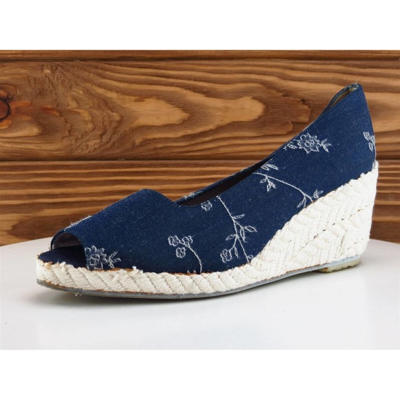 Evan Picone Size 6.5 Peep Toe Heel Blue Fabric M Width - Picture 1 of 10